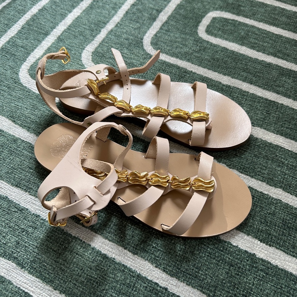 Vince Camuto Sandals size 6